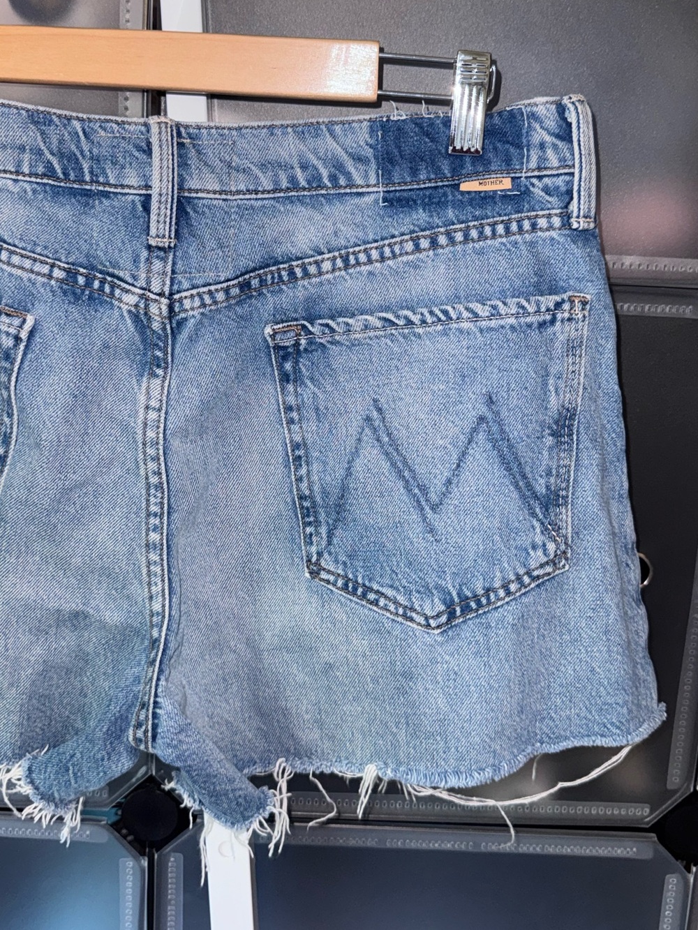 MOTHER The Skipper Short n’ Long Fray Leap At The Chance Denim Shorts Size 32 - Picture 6 of 10